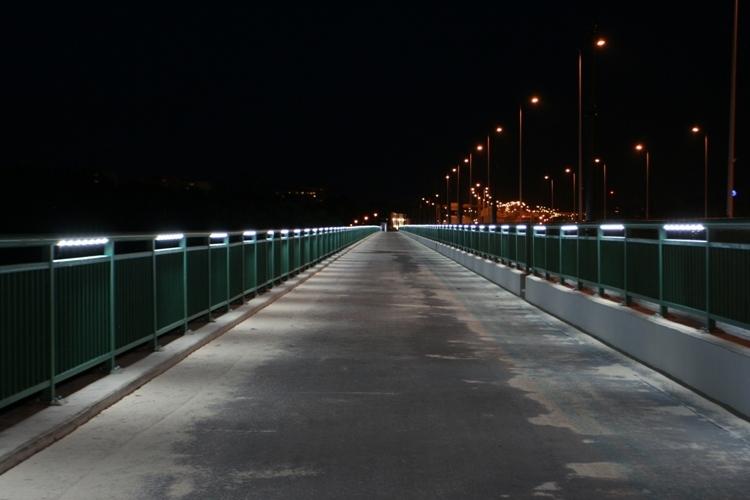 led illuminated balustrade by the bridge